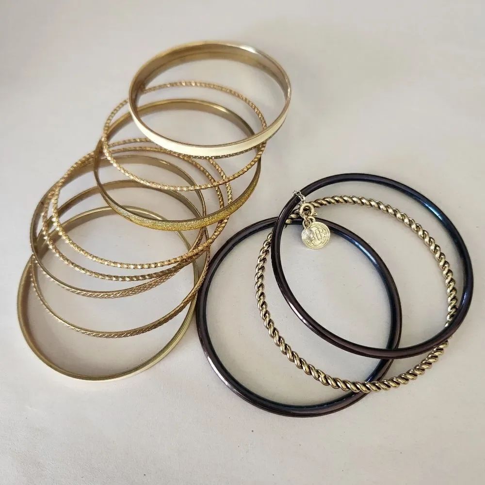 Fashion Jewelry Lot Of Bangle Braclets 12 Total, 9 Loose 3 Attached
